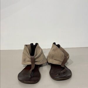 Stylish Tan Sandals with Bow Detail